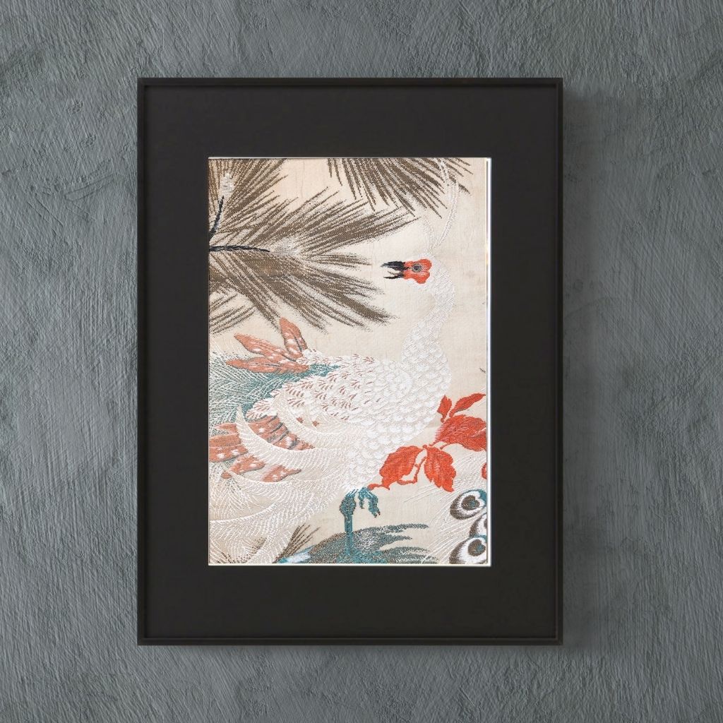 Luck rises. Peacock painted on silk to ward off evil spirits.【Pretty peacock】